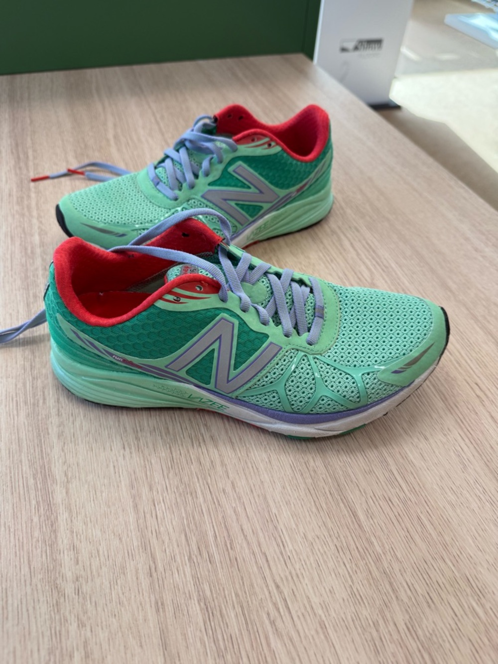 Disney Little Mermaid New Balance 2016 running shoe 8 - Picture 2 of 13